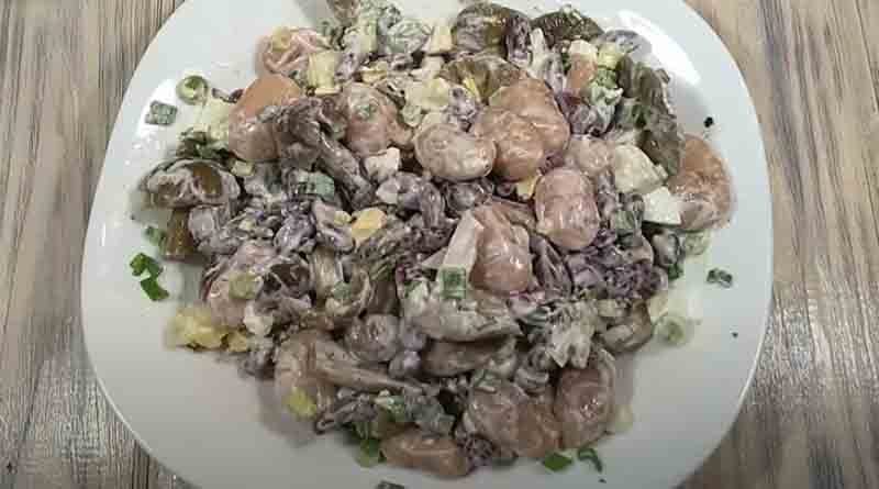 Салат с фасолью и маринованными грибами