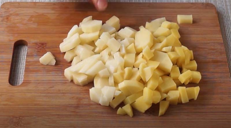 Картофель, нарезанный кубиками для супа